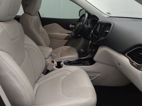 Used 2020 Jeep Cherokee Limited FWD image 21