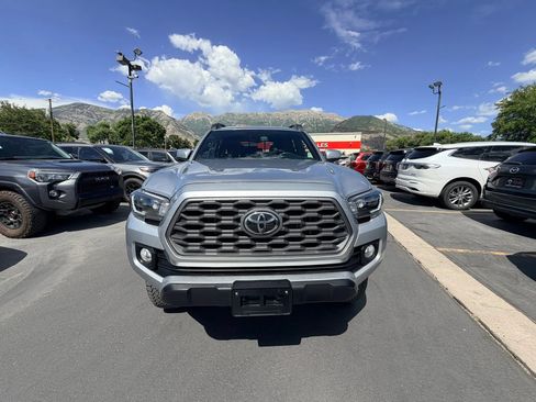 Used 2022 Toyota Tacoma TRD Off-Road w/ Technology Package AWD/4WD image 9