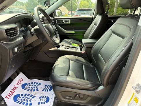 Used 2022 Ford Explorer XLT w/ Equipment Group 202A AWD/4WD image 22