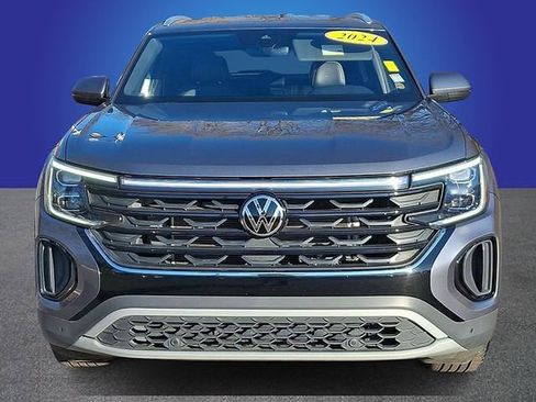 Used 2024 Volkswagen Atlas Cross Sport SE image 2
