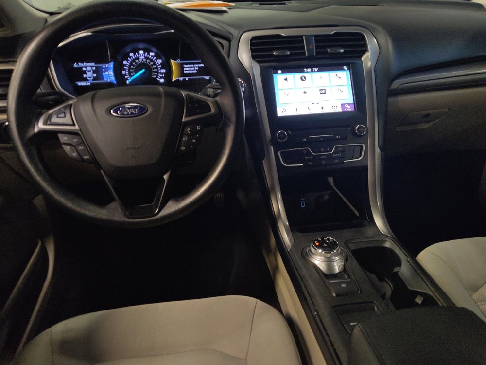 Used 2017 Ford Fusion SE w/ Fusion SE Technology Package FWD image 22
