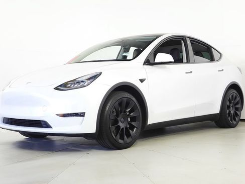 Used 2022 Tesla Model Y Long Range AWD/4WD image 2