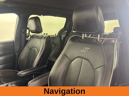 Used 2025 Chrysler Pacifica Limited FWD image 14