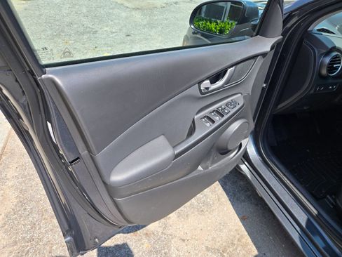 Used 2020 Hyundai Kona Limited FWD image 9