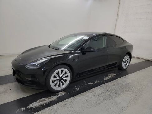Used 2022 Tesla Model 3 Standard Range RWD image 1