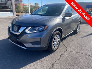 Used 2017 Nissan Rogue SV image 1
