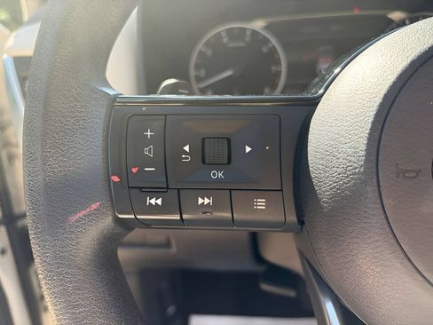 Used 2023 Nissan Rogue SV AWD/4WD image 15