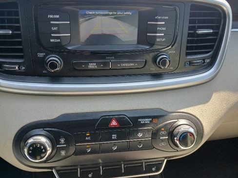 Used 2016 Kia Sorento LX w/ LX Convenience Package image 16
