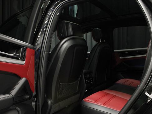 Certified 2024 Porsche Cayenne S AWD/4WD image 18
