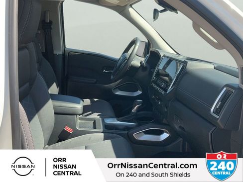 Certified 2025 Nissan Frontier SV w/ SV Convenience Package image 11