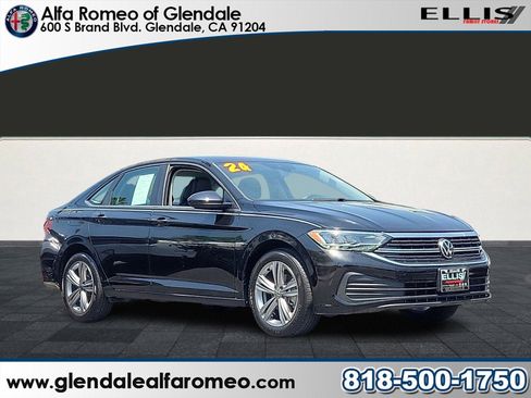 Used 2024 Volkswagen Jetta SE image 32