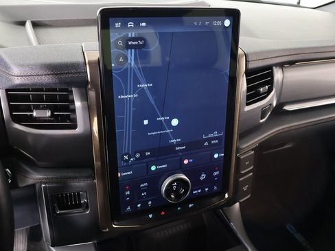 Used 2022 Ford F150 Lightning Lariat image 7