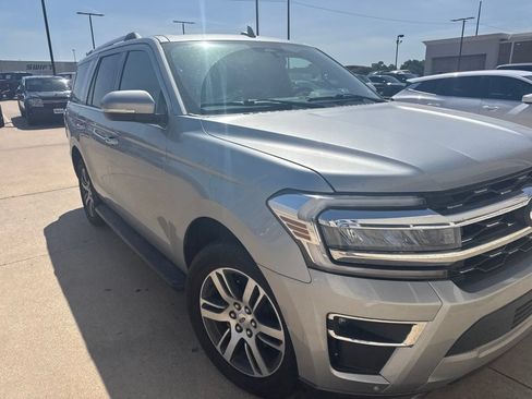 Used 2024 Ford Expedition Limited RWD image 3