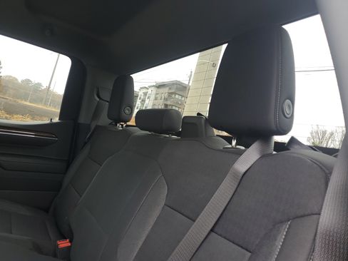 Used 2024 GMC Sierra 1500 SLE image 11