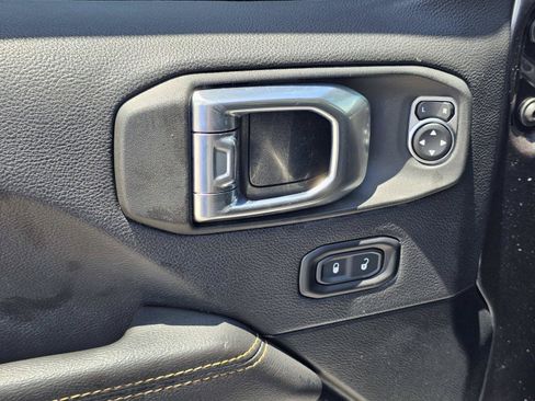 Used 2021 Jeep Gladiator Overland AWD/4WD image 16