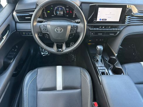 Used 2025 Toyota Camry SE FWD image 15