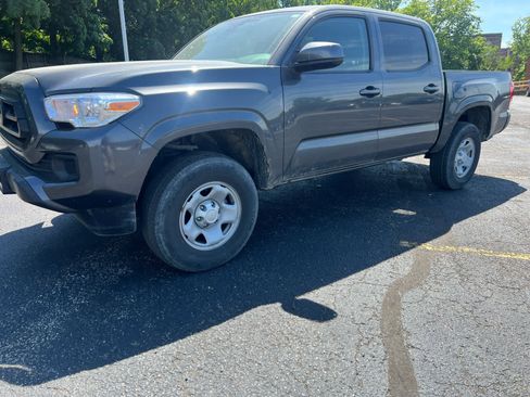 Used 2023 Toyota Tacoma SR AWD/4WD image 5