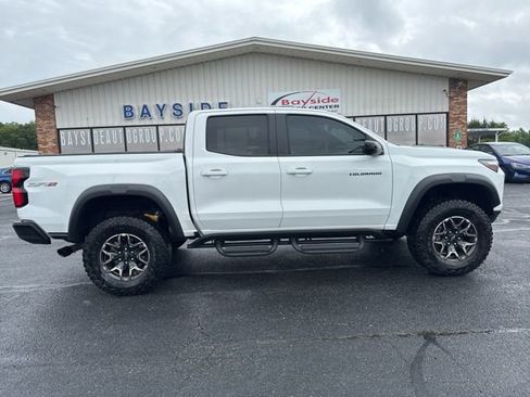 Used 2024 Chevrolet Colorado ZR2 w/ Technology Package AWD/4WD image 6