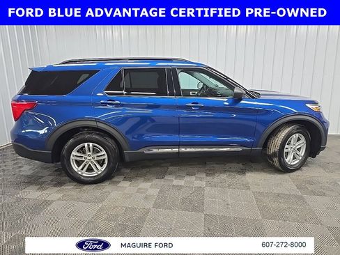 Certified 2022 Ford Explorer XLT image 3