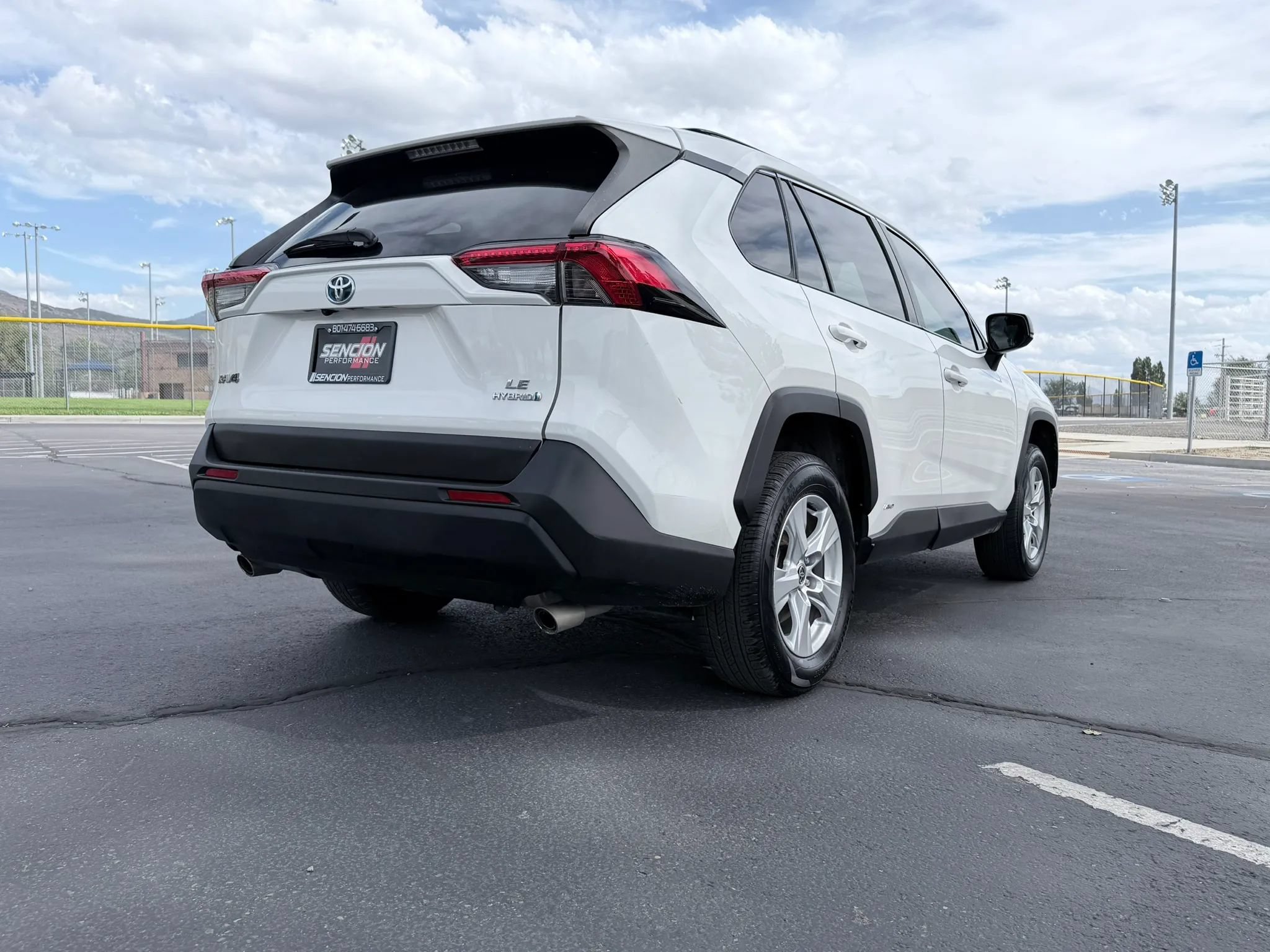 Used 2021 Toyota RAV4 LE AWD/4WD image 5