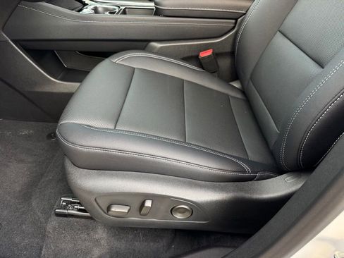 New 2026 Chevrolet Traverse LT image 26