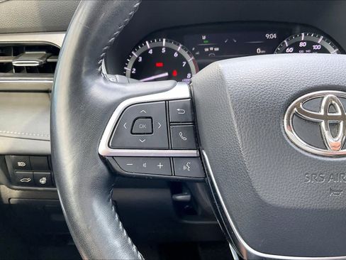 Used 2021 Toyota Highlander Limited FWD image 24