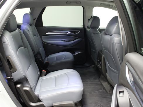 Used 2019 Buick Enclave Essence image 18