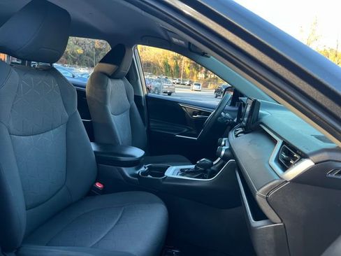Used 2020 Toyota RAV4 XLE image 31