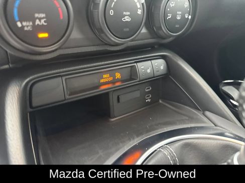 Certified 2025 MAZDA MX-5 Miata Club w/ Appearance Package RWD image 37