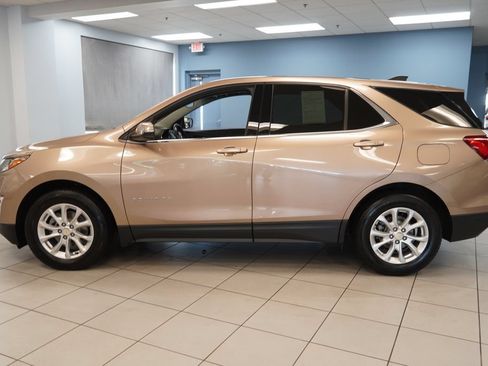 Used 2019 Chevrolet Equinox LT FWD image 2