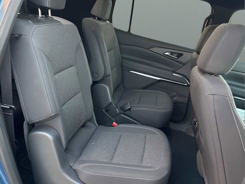 Used 2025 Chevrolet Traverse LT image 15