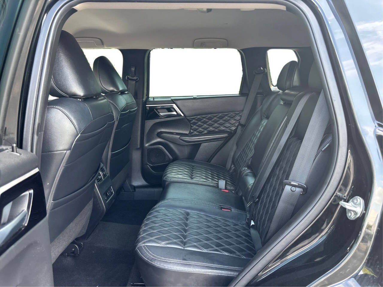 Used 2023 Mitsubishi Outlander SEL FWD image 16