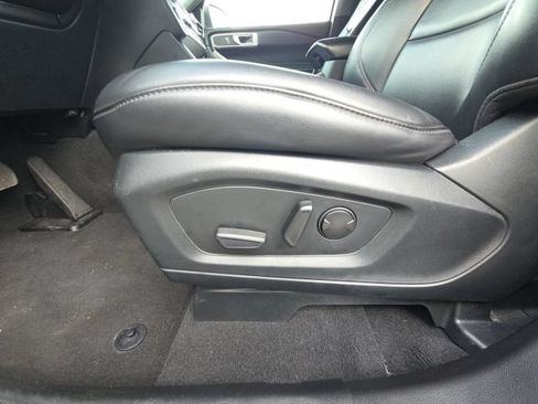 Used 2023 Ford Explorer XLT w/ Equipment Group 202A RWD image 24