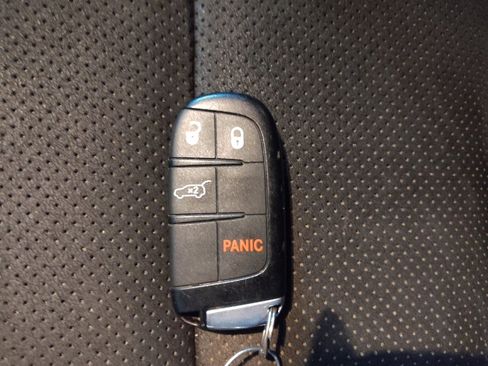 Used 2020 Jeep Grand Cherokee Laredo w/ Laredo X Package image 32