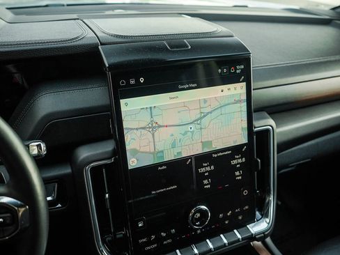 Used 2025 GMC Yukon Denali AWD/4WD image 26