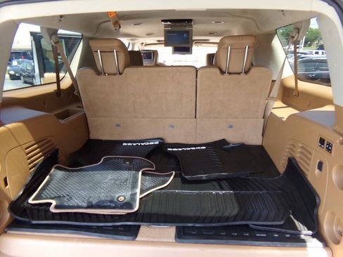 Used 2016 Cadillac Escalade ESV Platinum AWD/4WD image 21