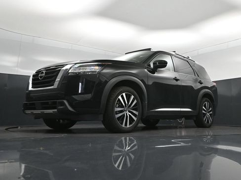 Used 2023 Nissan Pathfinder Platinum w/ Cargo Package FWD image 39
