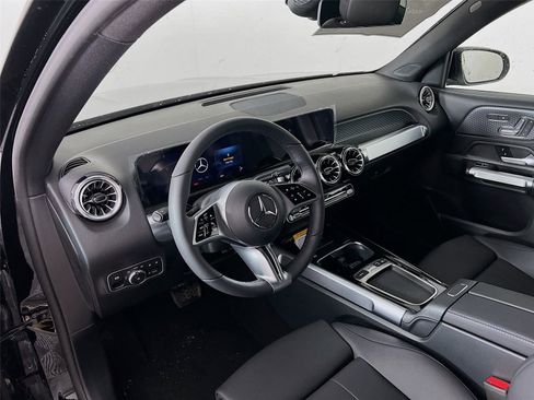 Used 2025 Mercedes-Benz GLB 250 GLB 250 image 10