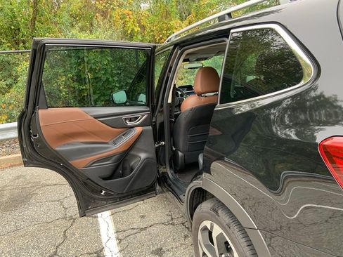 Used 2023 Subaru Forester Touring image 15