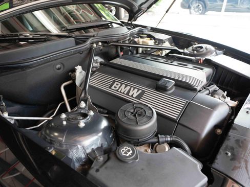 Used 2004 BMW Z4 2.5i RWD image 29
