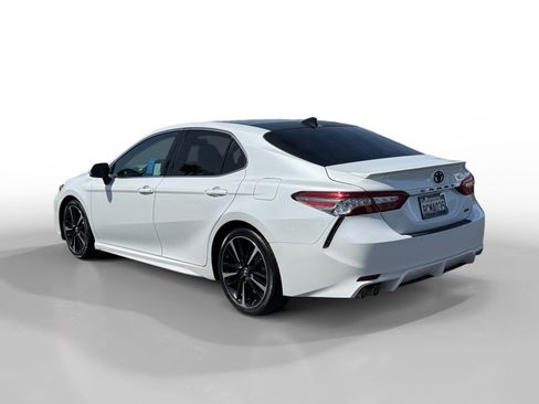 Used 2018 Toyota Camry XSE FWD image 3