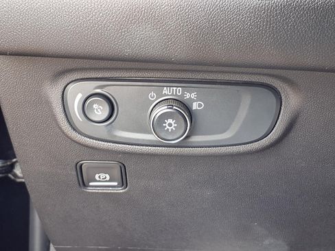 Used 2024 GMC Terrain SLE AWD/4WD image 17