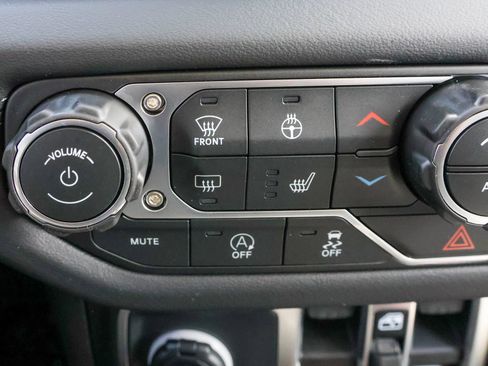New 2026 Jeep Wrangler Unlimited Sahara AWD/4WD image 19