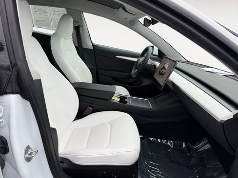 Used 2023 Tesla Model 3 Standard Range image 19