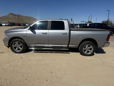 Used 2019 RAM 1500 Classic SLT AWD/4WD image 2