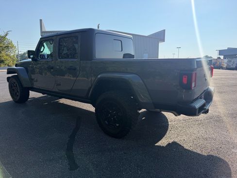 Used 2023 Jeep Gladiator Sport AWD/4WD image 14