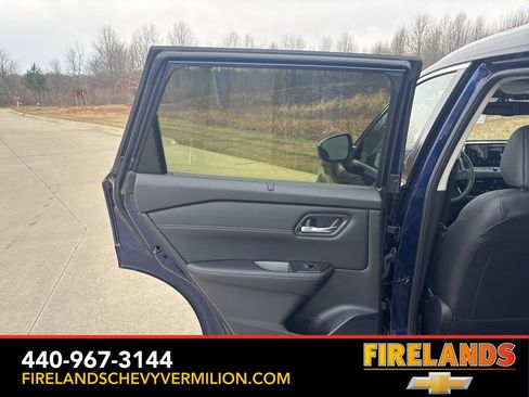 Used 2025 Nissan Rogue SL w/ Tech Package image 46