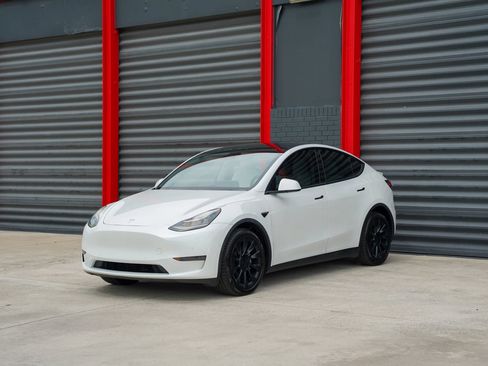 Used 2020 Tesla Model Y Long Range AWD/4WD image 1