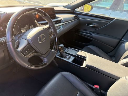 Used 2019 Lexus ES 300h w/ Premium Package image 9