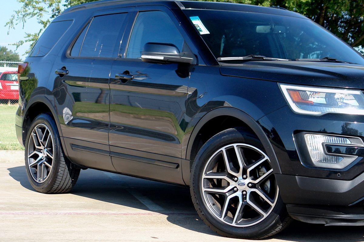 Used 2016 Ford Explorer Sport w/ Equipment Group 401A AWD/4WD image 29